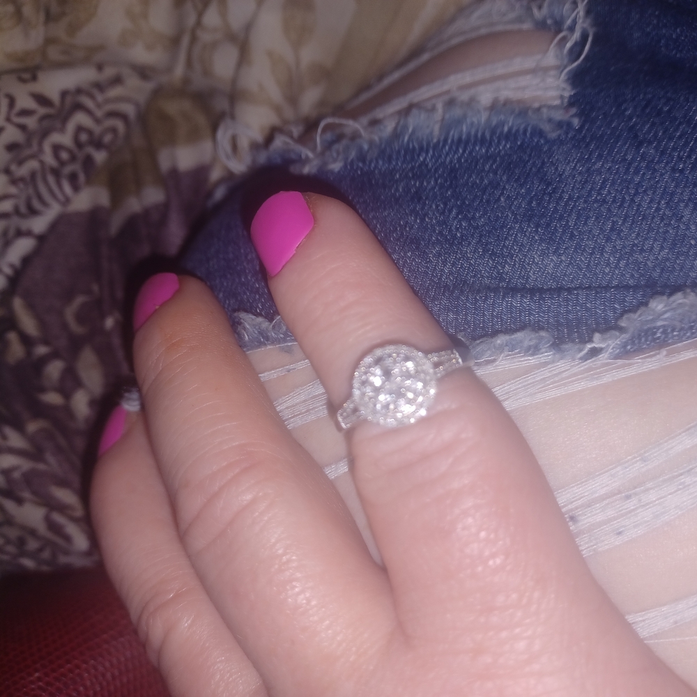 Elegant Silver Ring - Picture 3 of 3